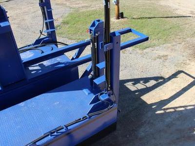 Pocket allows hydraulic movement of derrick and hammer