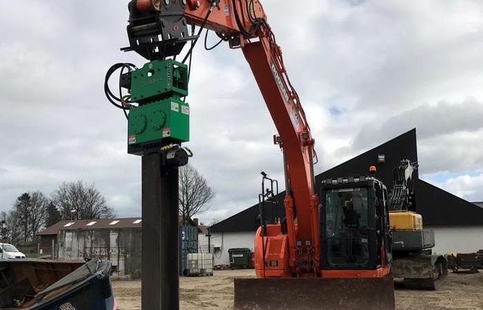 ESF4B Vibratory Hammer